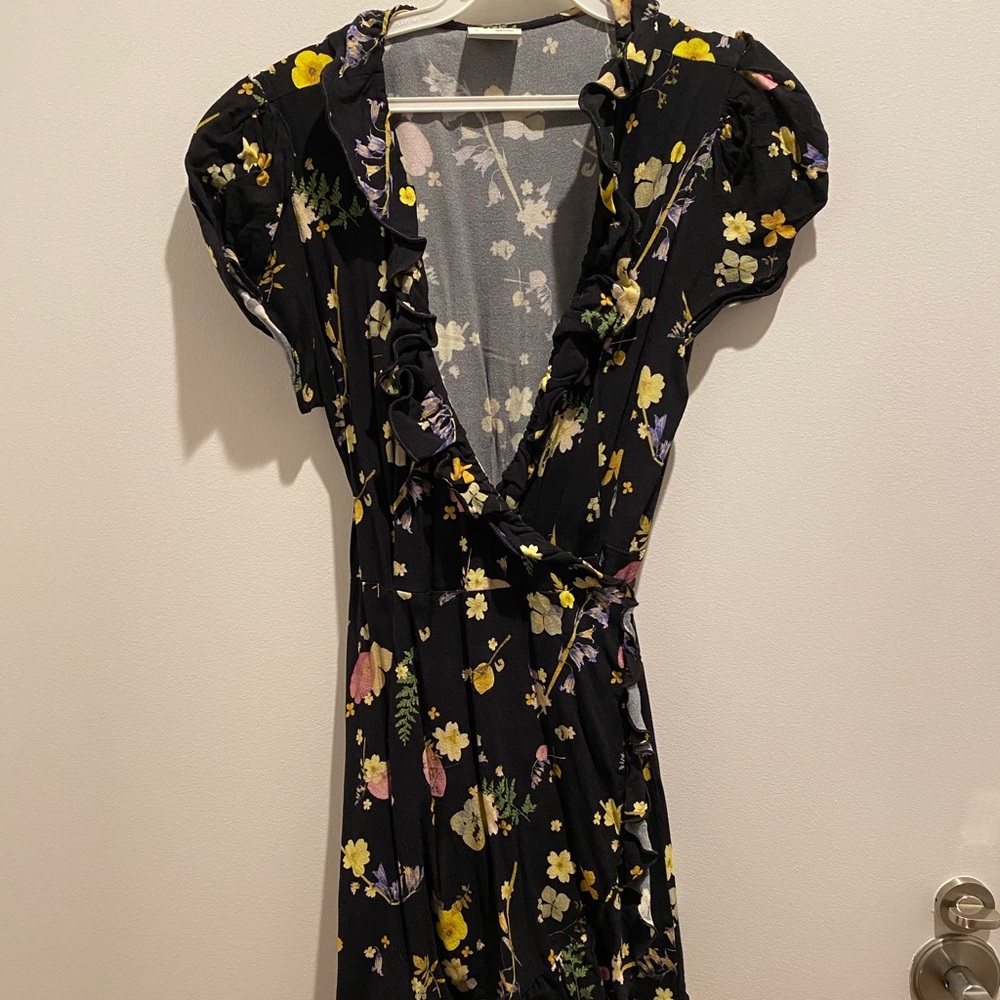 Aritzia floral wrap dress with ruffles